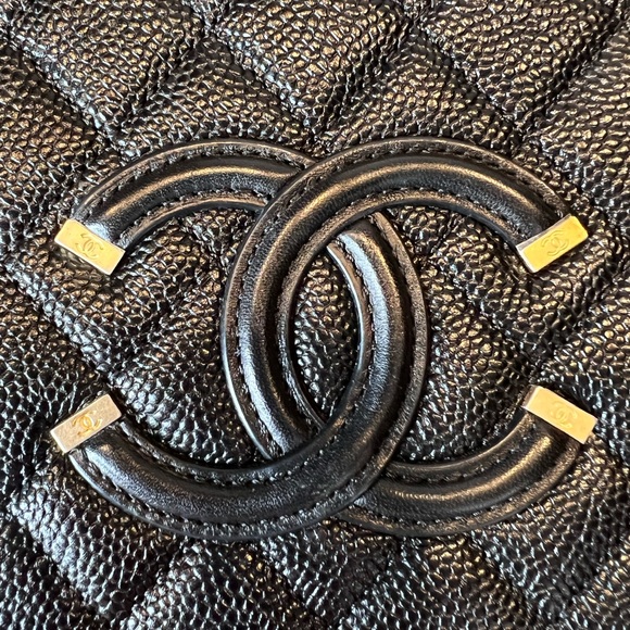 NEW Chanel CC Filigree Medium Vanity Case - Picture 12 of 16